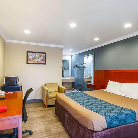 Econo Lodge San Bernardino I-215 Екстер'єр фото