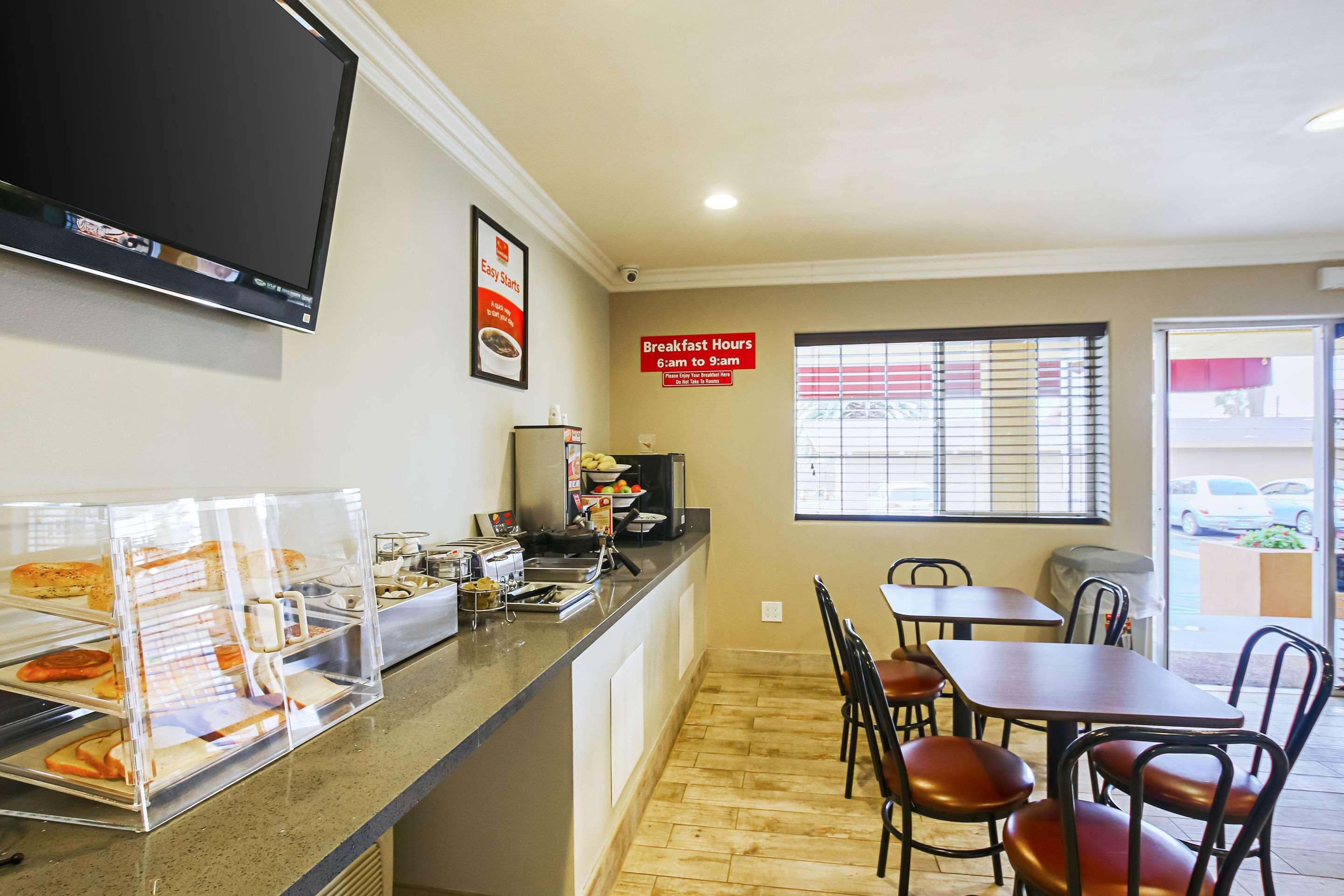 Econo Lodge San Bernardino I-215 Екстер'єр фото