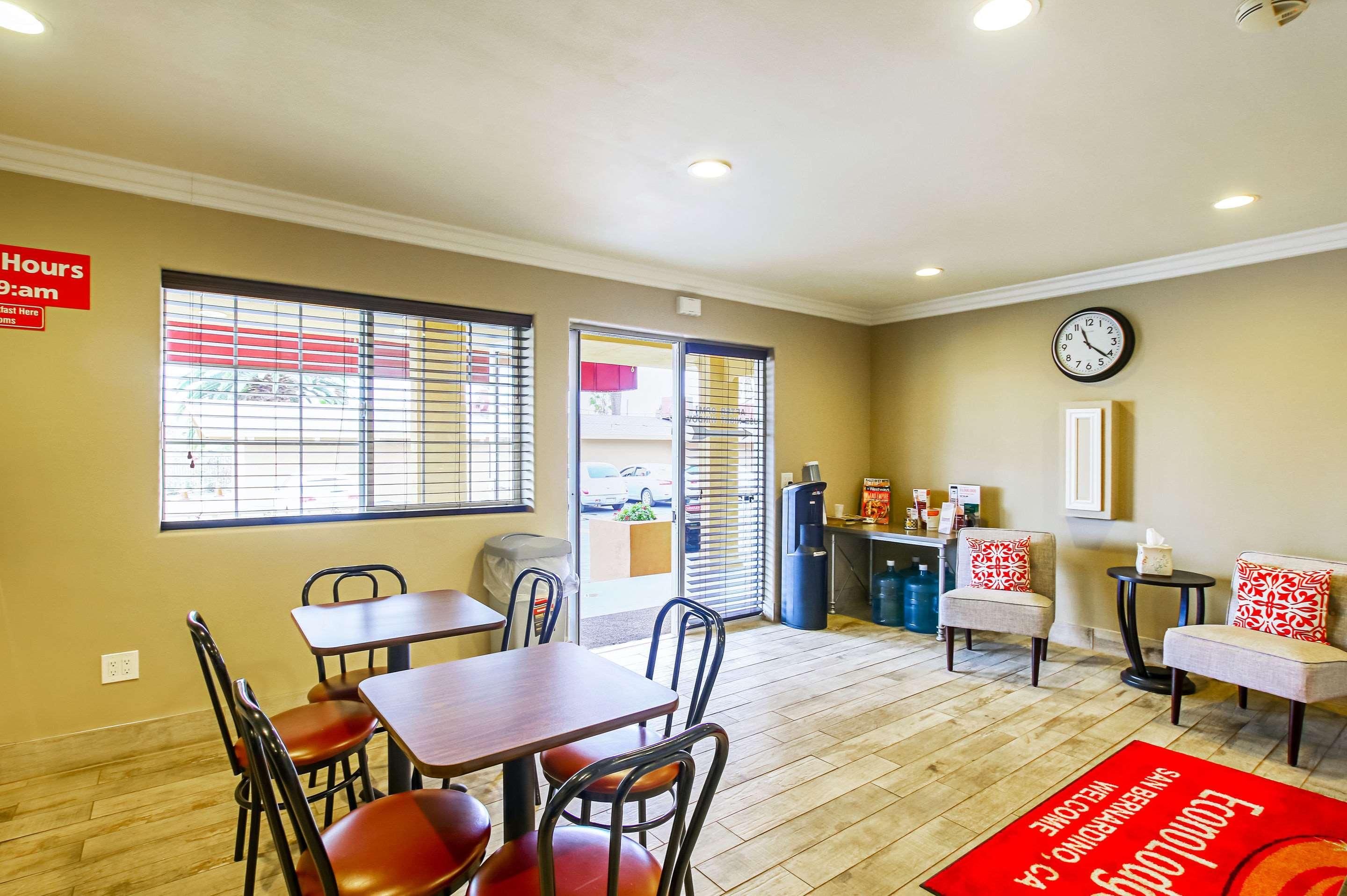 Econo Lodge San Bernardino I-215 Екстер'єр фото