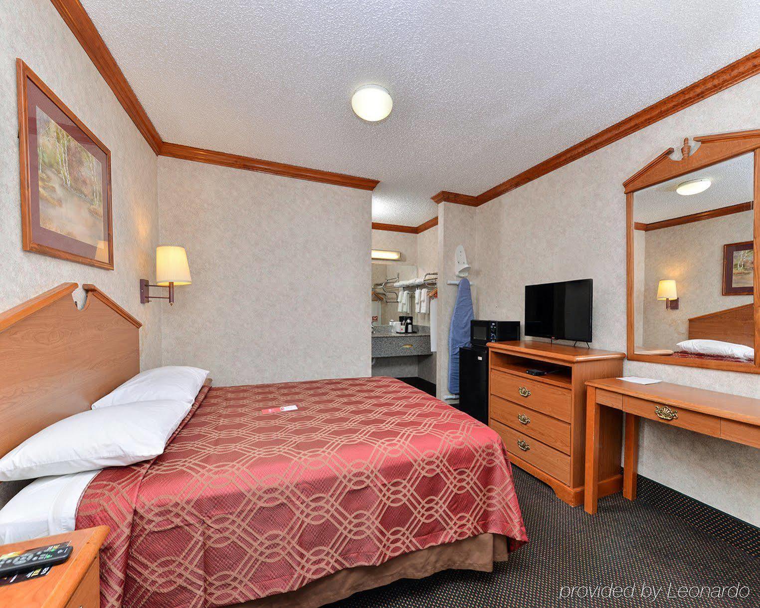 Econo Lodge San Bernardino I-215 Екстер'єр фото